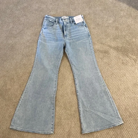 Abercrombie Ultra High Rise Flare Jean - Picture 1 of 4